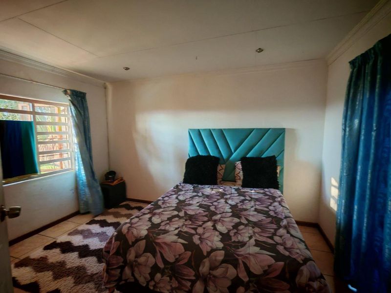 Charming Townhouse For Sale - Photo 9