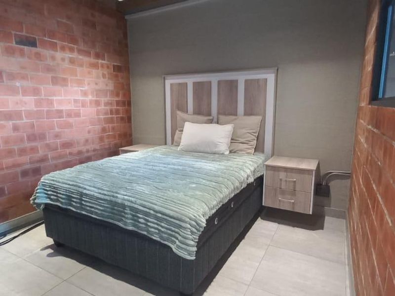 Spacious 2-Bedroom Apartment with Style - Photo 6