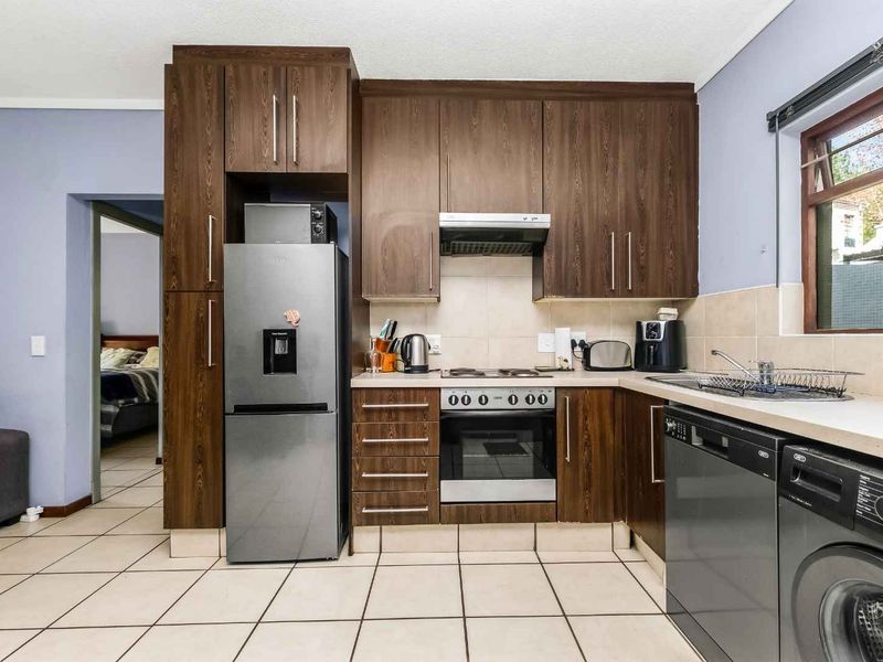 Lovely 1 Bedroom, 1 Bathroom Garden Apartment For Sale in Broadacres - Photo 5