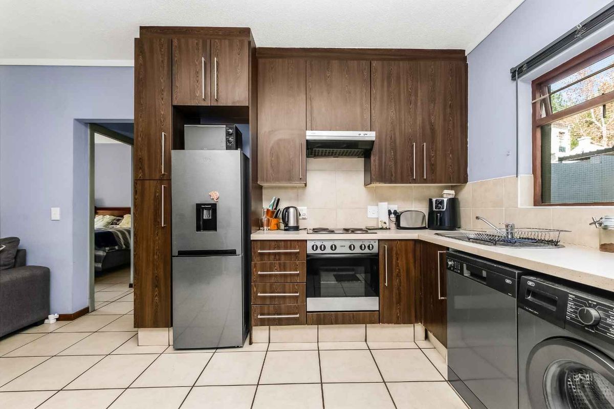 Lovely 1 Bedroom, 1 Bathroom Garden Apartment For Sale in Broadacres - Photo 5