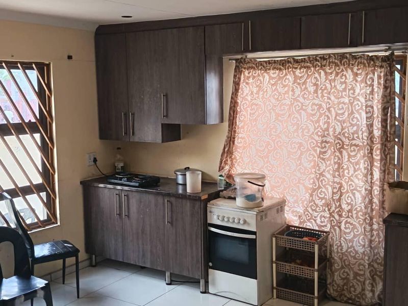 Buy a 5 bedroom house in Ondangwa, Extension2❗️ N$ 1300 000 cost exclusive - Photo 4