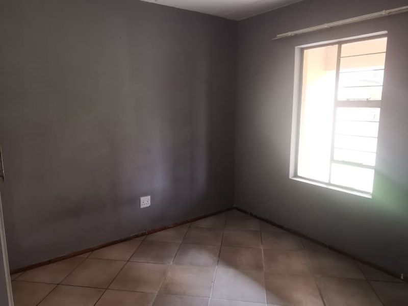 Open-Plan Living in a Delightful 2-Bedroom Home!! - Photo 6