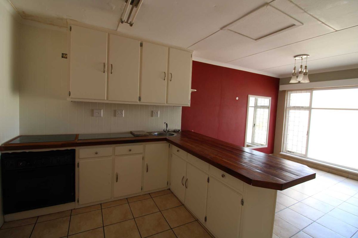 Spacious Open Living Family Home Close to High School - Photo 4
