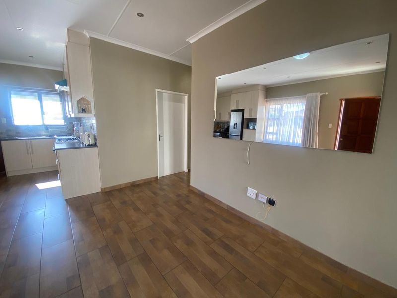 Three bedroom home for sale - Photo 9