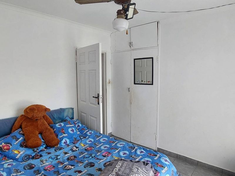 3 Bedrooms and a Flat - Photo 8