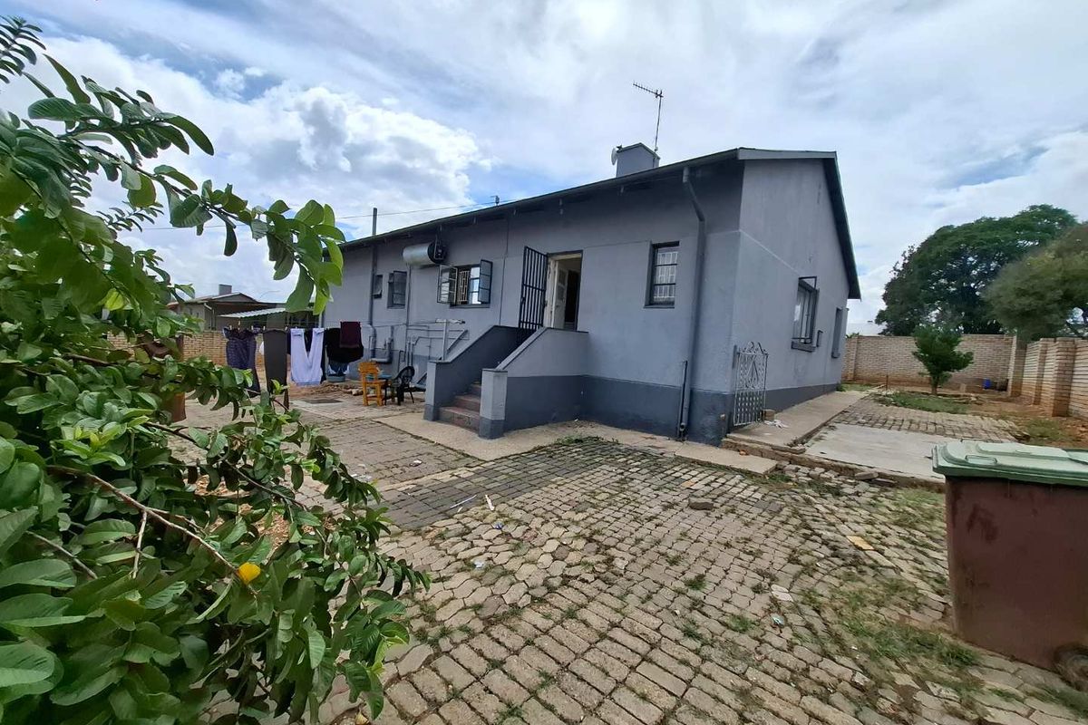🔥 HIGH-INCOME INVESTMENT OPPORTUNITY! 🏡 FOR SALE | WINDHOEK NORTH 💰 N$ 3,150,000 (Excl. Costs)  ✨ Earn N$ 35,000/month from day ONE! - Photo 3