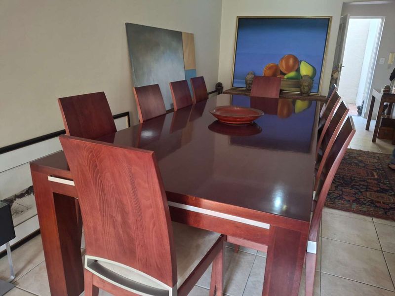 A BEAUTIFUL THREE BEDROOM TOWNHOUSE - Photo 3