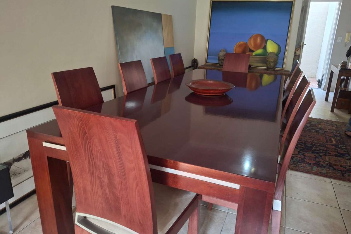 A BEAUTIFUL THREE BEDROOM TOWNHOUSE - Photo 4
