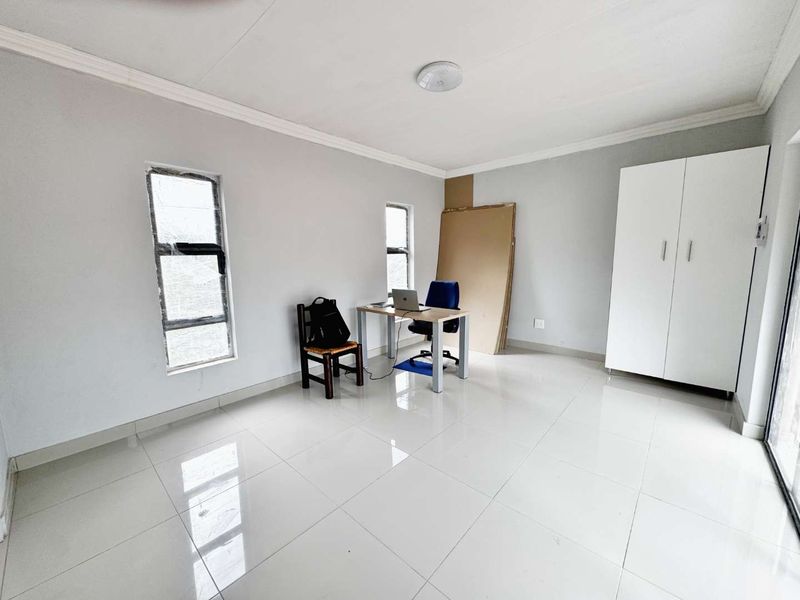 Modern Studio Apartment - Photo 5