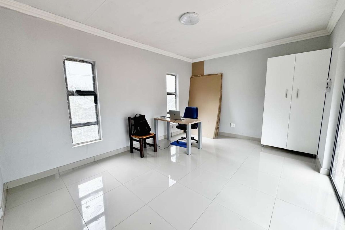 Modern Studio Apartment - Photo 5