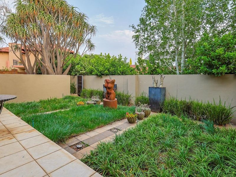 Exquisite 5-Bedroom Masterpiece in The Wilds Estate - Photo 4
