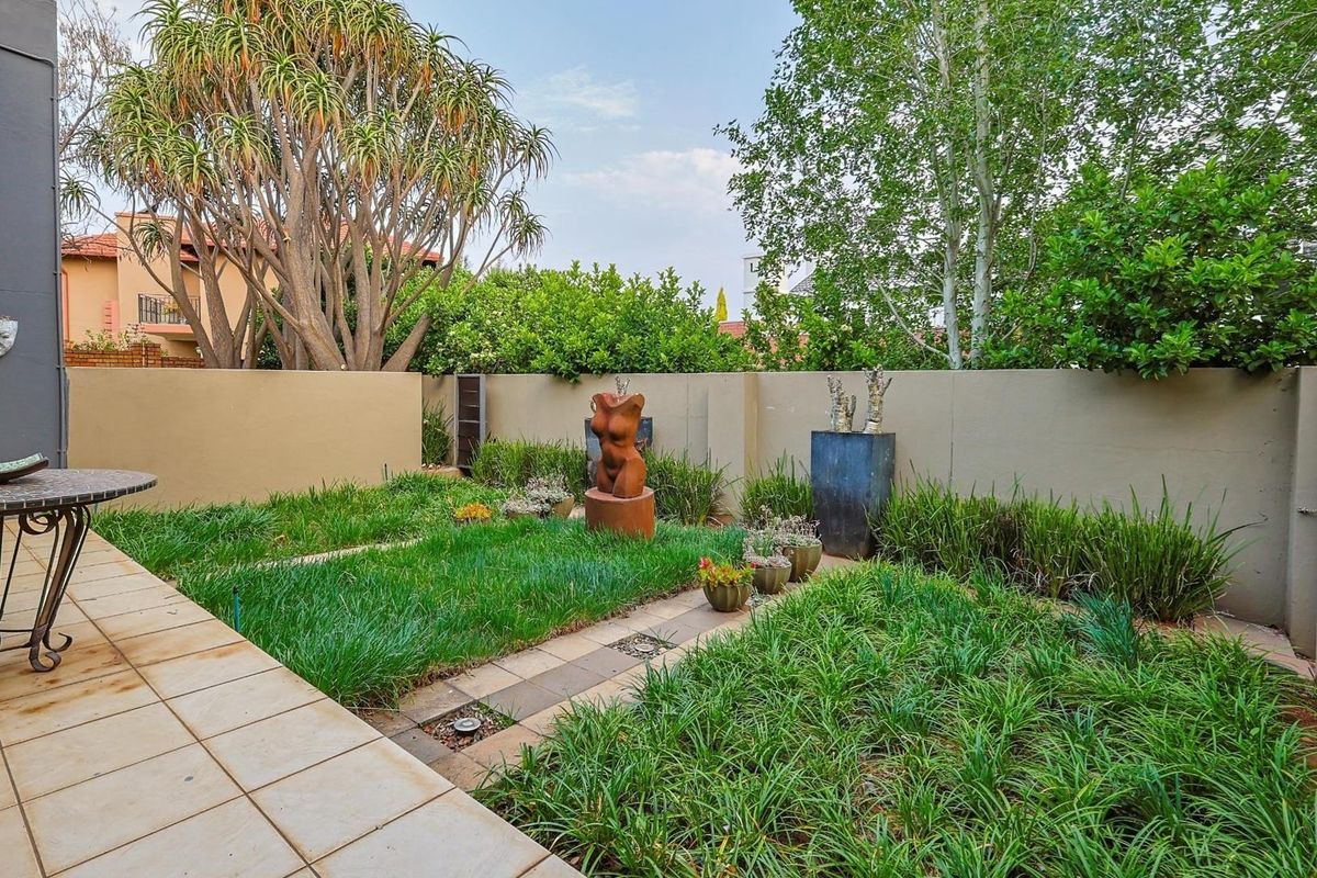 Exquisite 5-Bedroom Masterpiece in The Wilds Estate - Photo 4