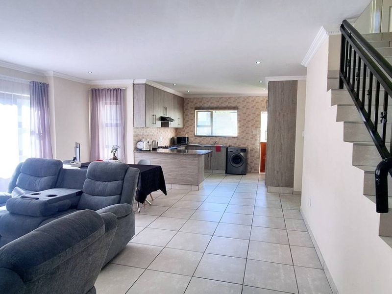 FULL TITLE DUPLEX IN BRACKENHURST - Photo 2