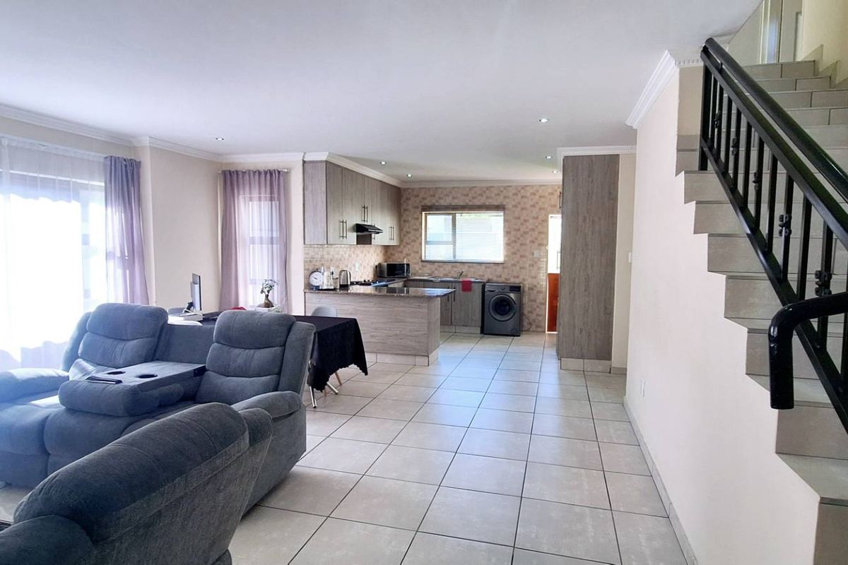 FULL TITLE DUPLEX IN BRACKENHURST - Photo 2
