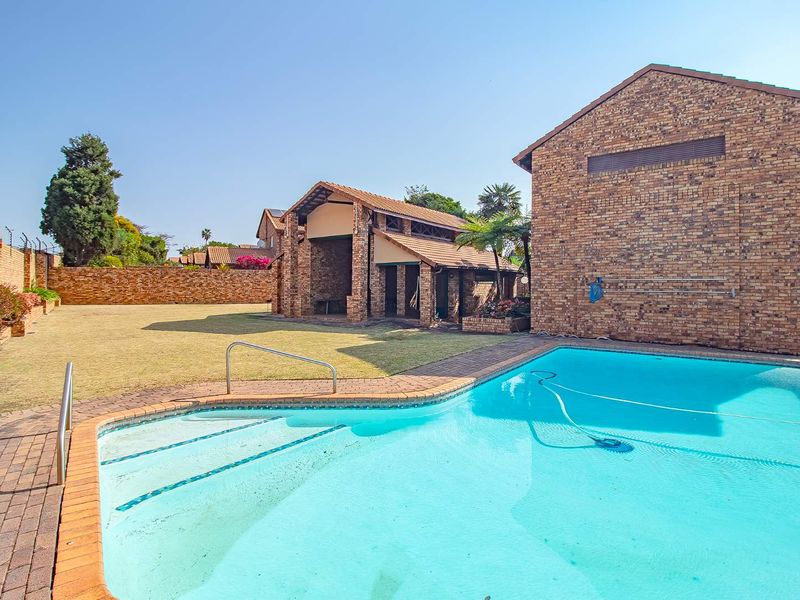 FULL TITLE IN SECURITY COMPLEX. - Photo 6