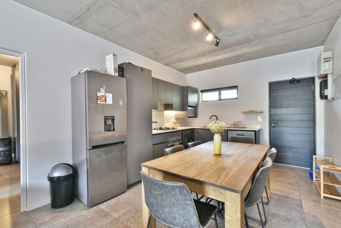 Property #2499680, Apartment For Sale in Hyde Park