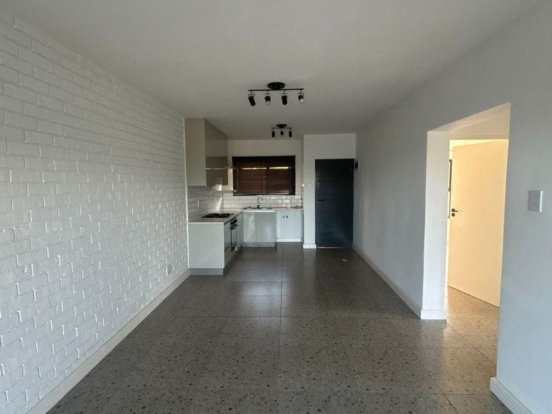 Modern 2-Bedroom Ground-Floor Flat to Rent in Arbour Arch, Athlone - Photo 2