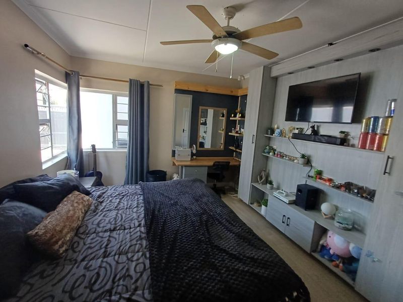 Family home - Photo 9