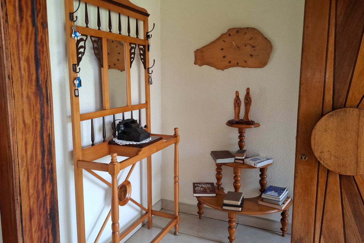 Beautiful Home for the Larger Family - Photo 2