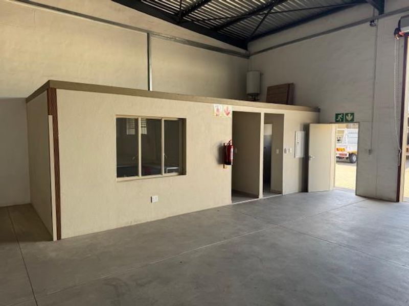 TO LET | Warehouse with Office Component - Photo 3