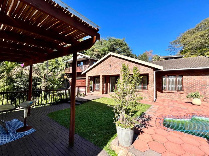 Hidden Gem in Assagay – Spacious Freestanding Home with Cottage & Scenic Views - Photo 1
