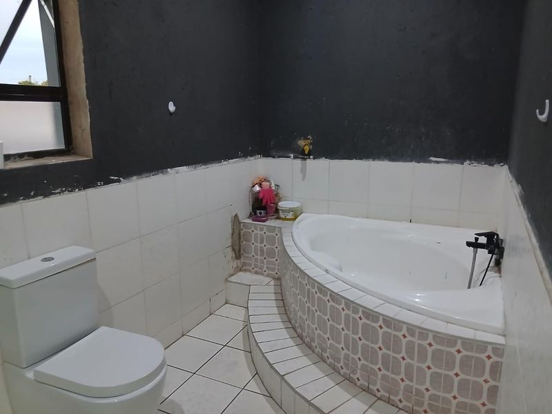 Large family home with 3 flatlets and extra accomodation. - Photo 7