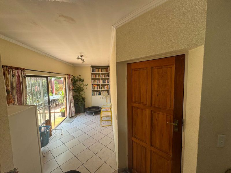 Modern Townhouse for Sale - Photo 4