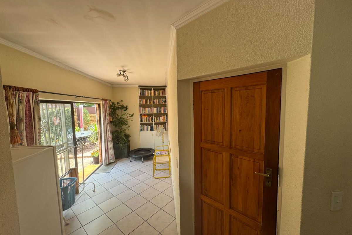 Modern Townhouse for Sale - Photo 4