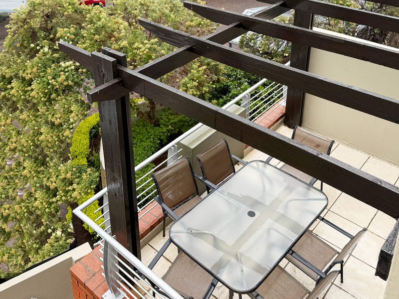 Beautiful One Bedroom Penthouse Loft Apartment in Excellent Complex - Photo 9