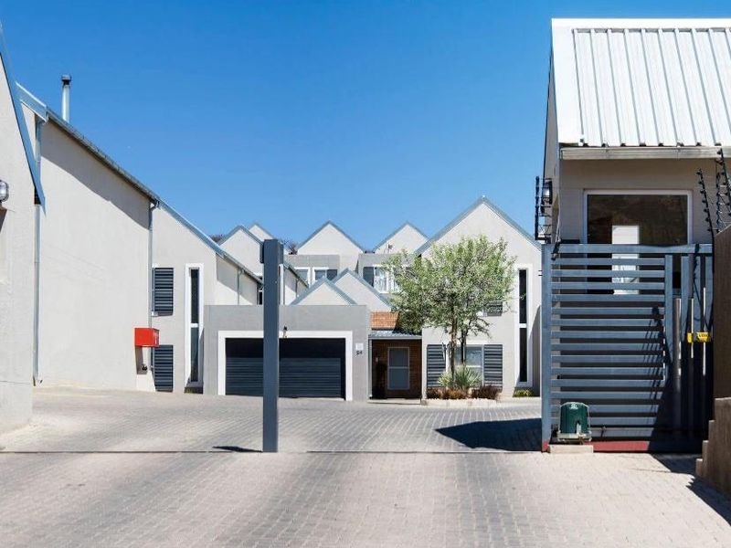 2 bedroom townhouse for sale in Avis Le Mont Complex. - Photo 1