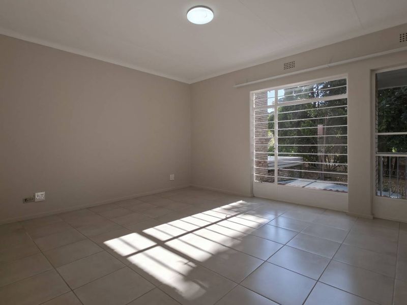 Refurbished Spacious 3 Bedroom Duplex Sandton Townhouses With Private Garden - Photo 10