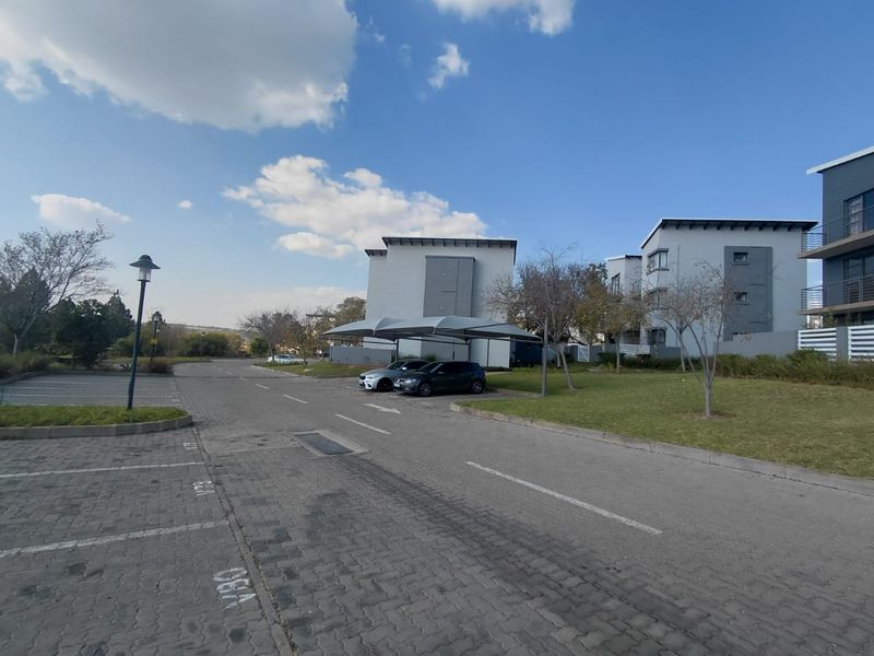 Neat Studio Apartment in Sought-After Location on William Nicol Drive - Photo 10
