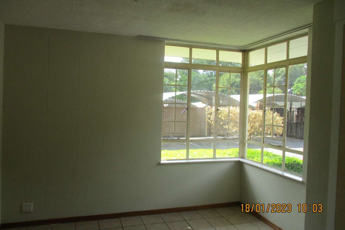 Hillcrest Boulevard, Bachelor for sale - Photo 2