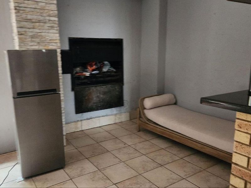 "Elegance Meets Comfort in Rock cliff Estate" - Photo 10