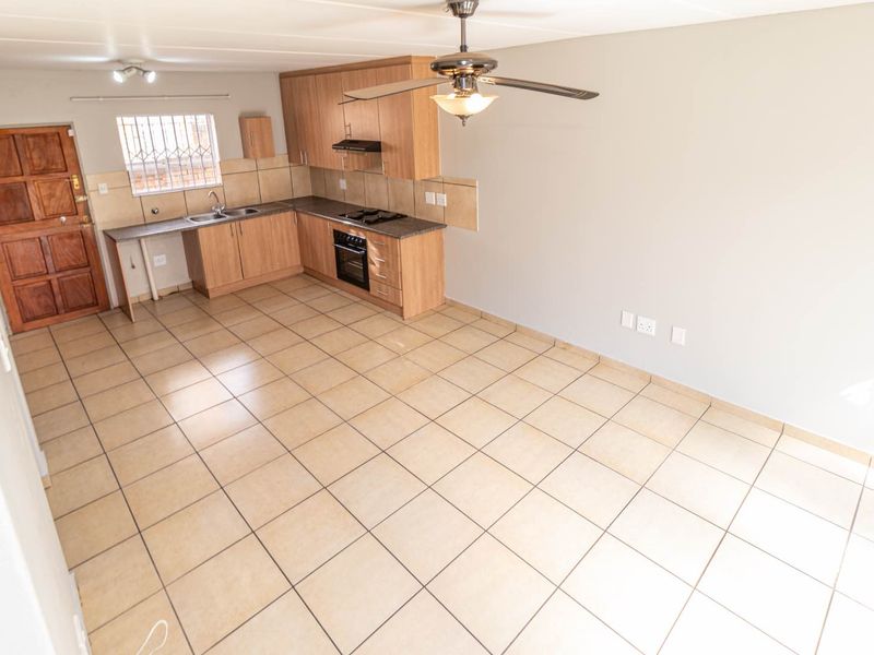 3 Bed 2.5 Bath Duplex To Let in Wilgeheuwel - Photo 8