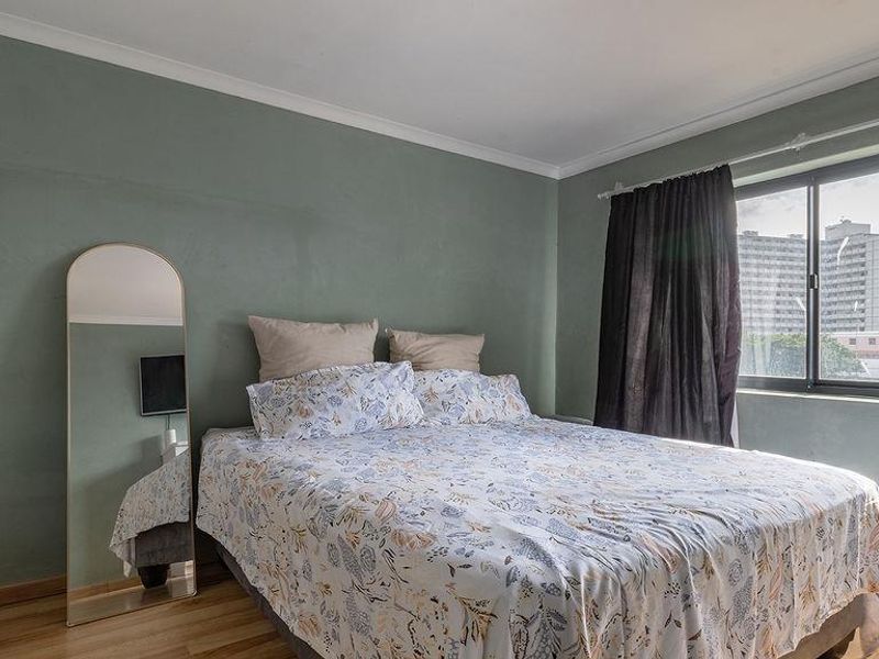 Neat Duplex Apartment with Balcony - Photo 9