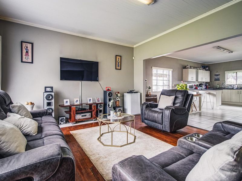 Sole Mandate! Stunning 3-Bedroom Home in Dalview, Brakpan - Photo 5