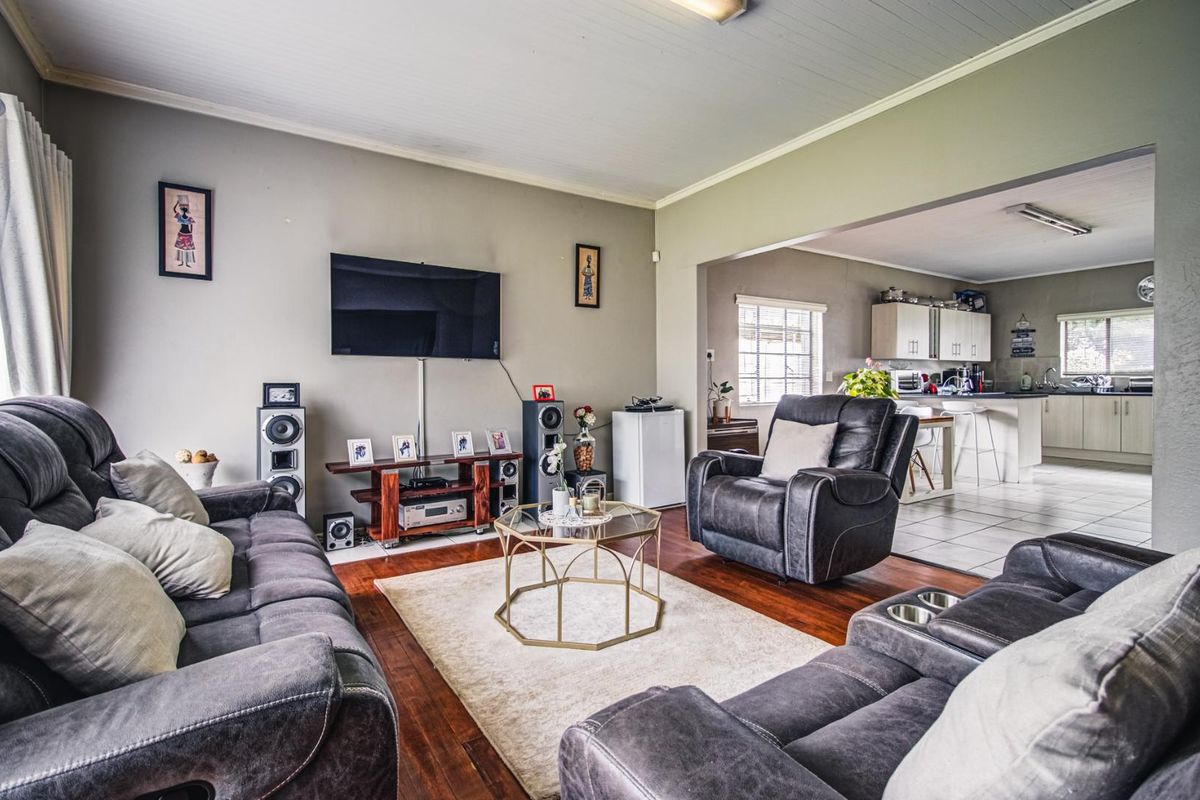 Sole Mandate! Stunning 3-Bedroom Home in Dalview, Brakpan - Photo 5