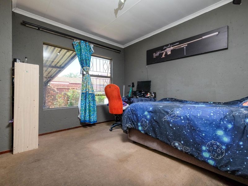 3 Bedroom Simplex in Pet Friendly Complex - Photo 10