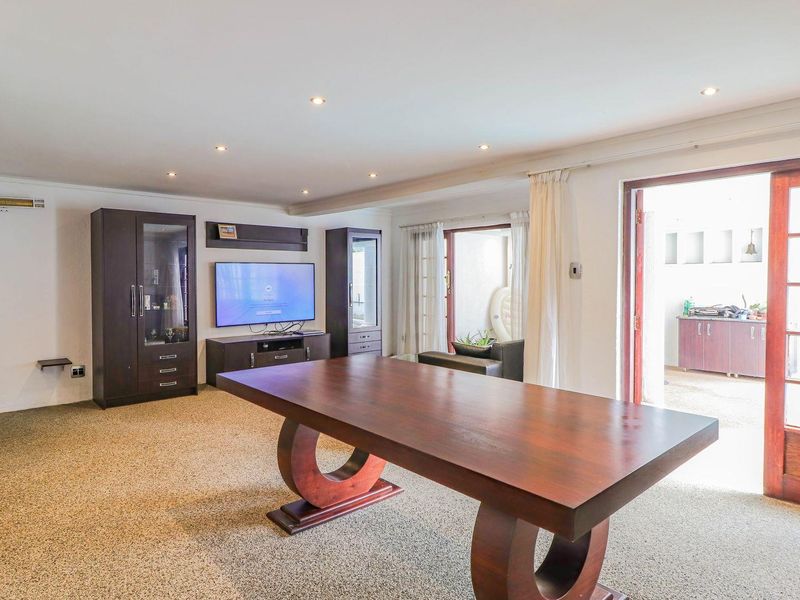 3 Bedroom Townhouse in the Heart of Bryanston - Photo 5