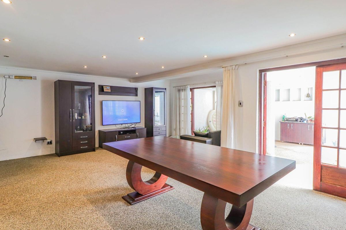 3 Bedroom Townhouse in the Heart of Bryanston - Photo 5