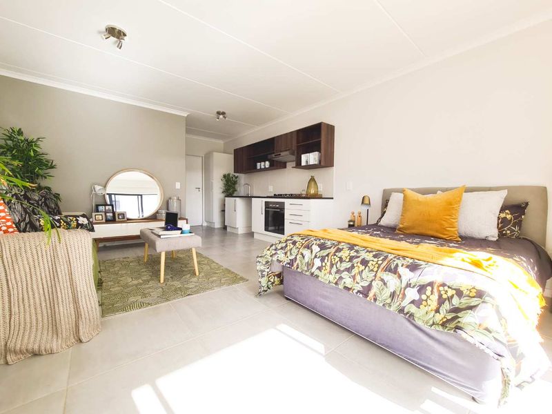 Stunning Stylish Studio Apartment on second floor - Photo 4