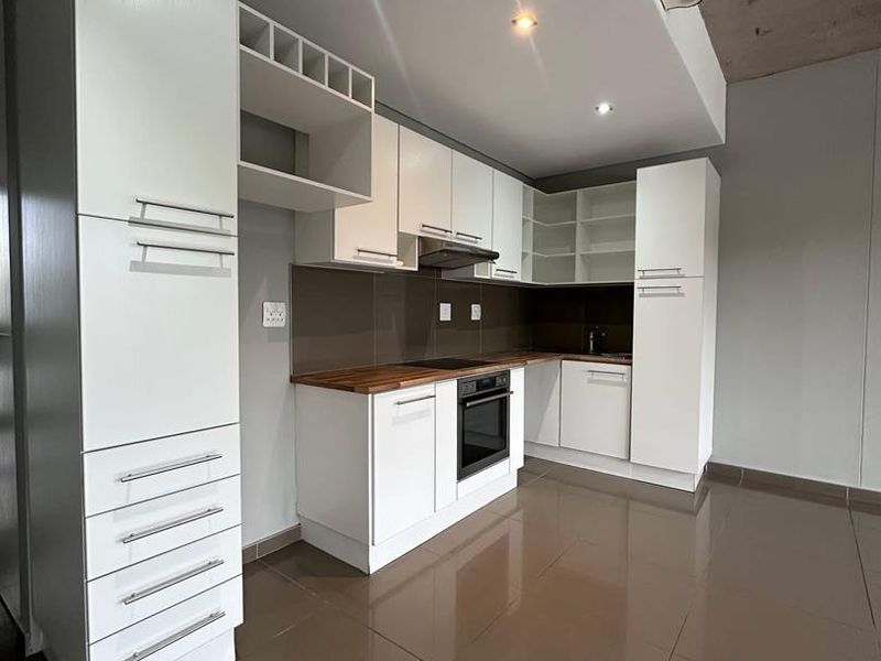 Charming 1-Bedroom Apartment with Modern Features - Photo 2