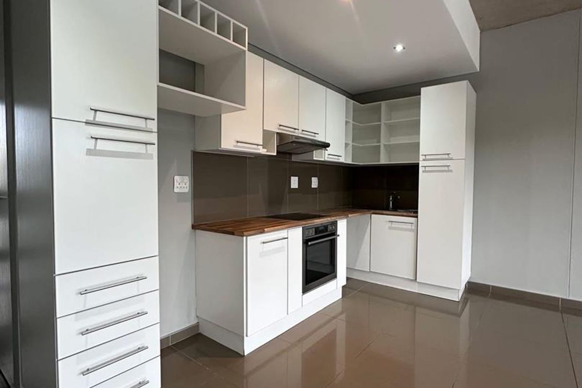Charming 1-Bedroom Apartment with Modern Features - Photo 2