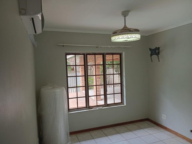 Spacious 4-Bedroom Family Home with Pool, Study & Entertainment Area - Photo 10