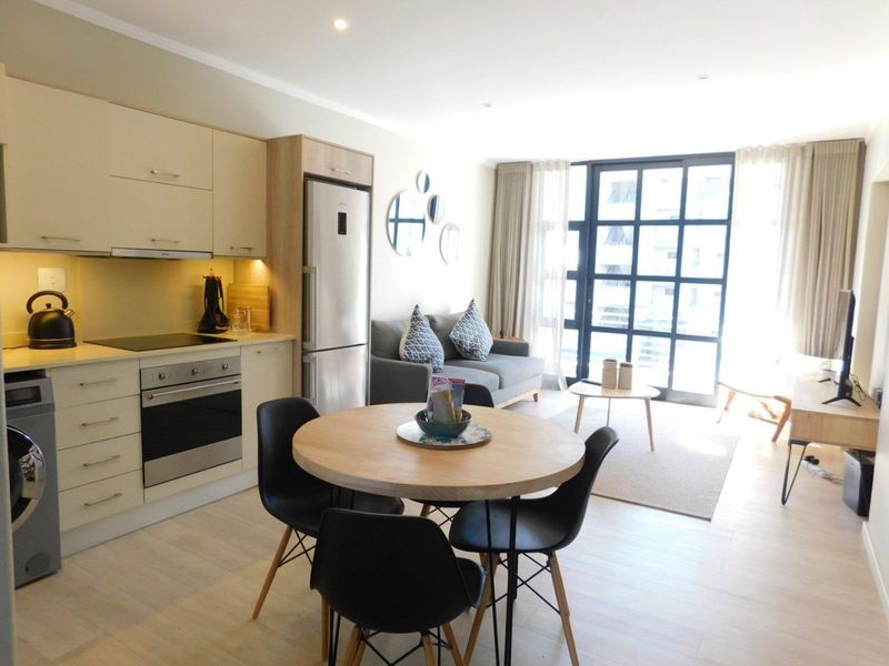 This lovely 2nd floor apartment of 76m2 is fully furnished. - Photo 2