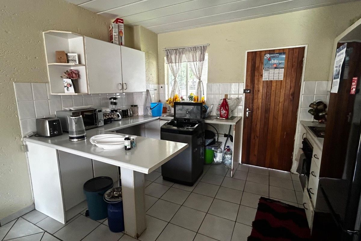 Live the Lifestyle! Pool, Play Area & Perfect Location in Glen Marais - Photo 3