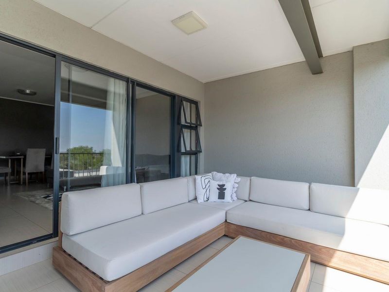 Home to a discerning professional - Photo 9