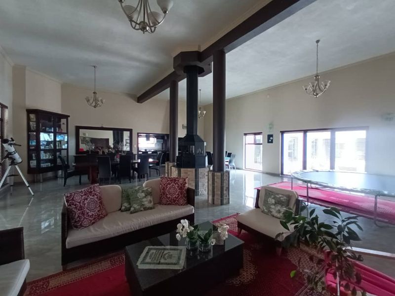 Spacious Neat Executive Home could also be utilised as a BB - Photo 7