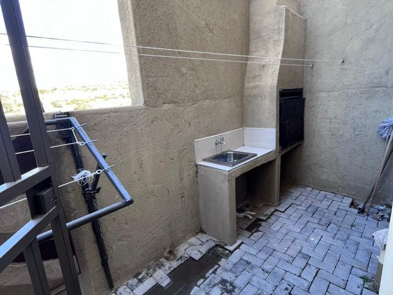 3 Bedroom Townhouse For Sale – Hillary Court, Otjomuise - Photo 6